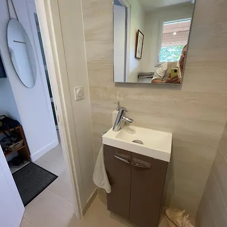 Les Nereides 3* סן-לוראן-סור-מר